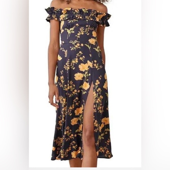 Cleaning out!!Reformation Izabel dress. Great condition. Size 8 - Picture 2 of 8